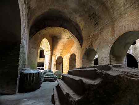 souterrains amphitheatre pouzzoles