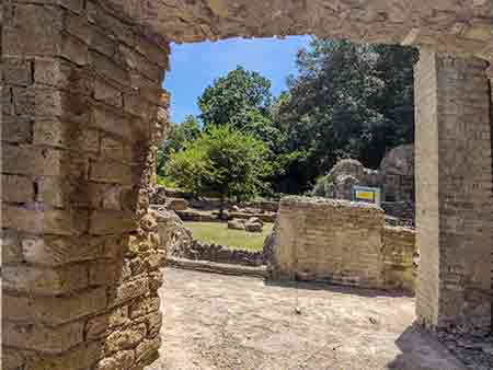 Baiae (Italy), the excavation of small baths of Baiae