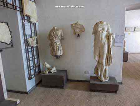 Il museo archeologico dei Campi Flegrei all'interno del castello aragonese di Baia