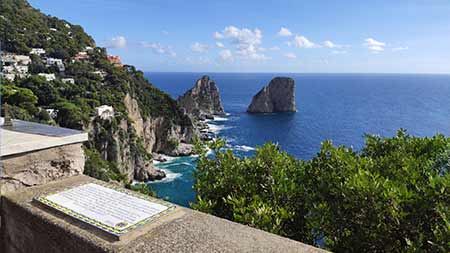 faraglioni ile azure