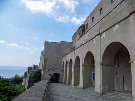 ballatoio castello di baia