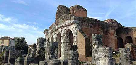 Around Naples – Anfiteatro Campano a Santa Maria Capua Vetere Around Naples: Anfiteatro Campano di Santa Maria Capua Vetere, antiche rovine romane
