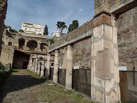 Parco archeologico di Ercolano: il colonnato della palestra