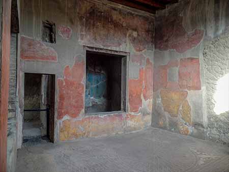 The ruins of Herculaneum: la casa del tramezzo di legno (the house of the wooden partition)