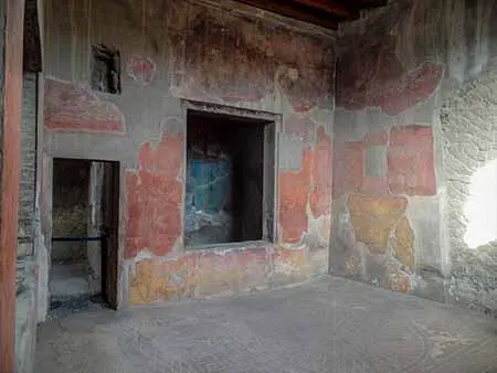 Les fouilles archéologiques d'herculanum : la maison de la cloison en bois