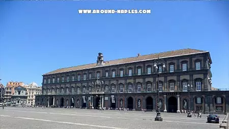 palazzo reale a napoli