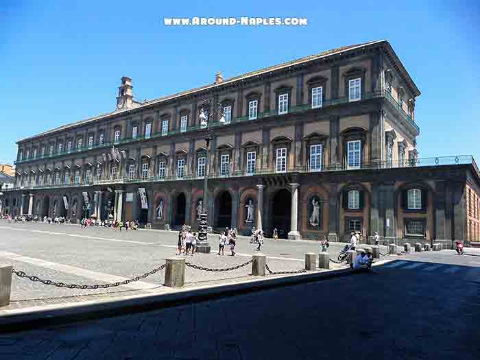 cosa visitare napoli palazzo reale napoli