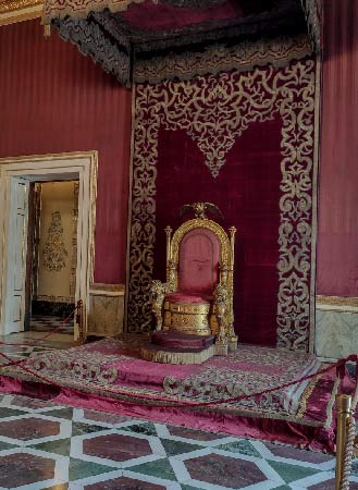 sala del trono napoli