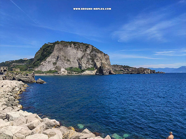 Capo Posillipo visto dall’isolotto di Nisida, sulla costa di Napoli