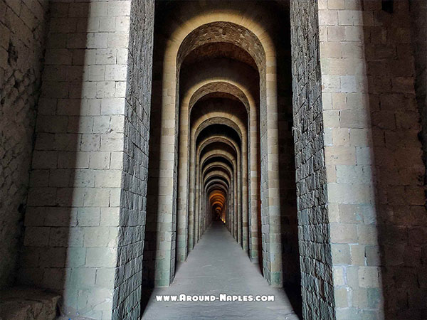 Corridoio interno della Grotta di Seiano, accesso al Parco Archeologico di Pausilypon a Napoli
