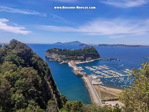 Veduta dell’isola di Nisida ripresa dal Parco Virgiliano, nel quartiere di Posillipo a Napoli