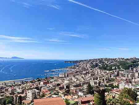 Vomero di Napoli e il terrazzo sulla città di Napoli della villa Floridiana